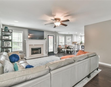987 Park Hollow Way - Photo Thumbnail 12