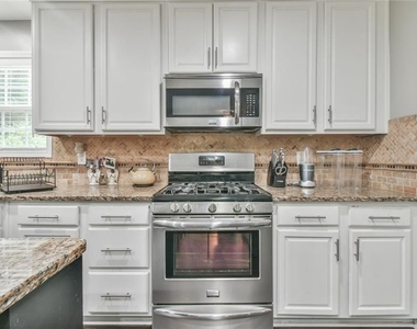 987 Park Hollow Way - Photo Thumbnail 9