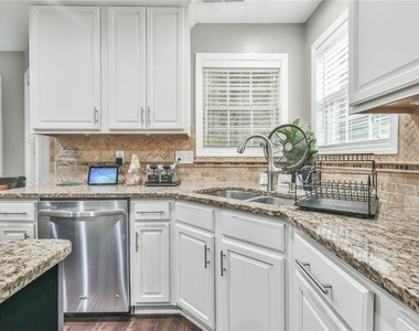 987 Park Hollow Way - Photo Thumbnail 8