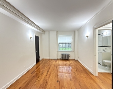917 W Eastwood Avenue - Photo Thumbnail 10