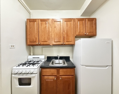 917 W Eastwood Avenue - Photo Thumbnail 2
