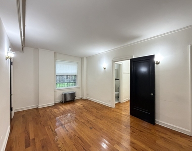 917 W Eastwood Avenue - Photo Thumbnail 11