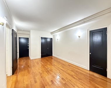 917 W Eastwood Avenue - Photo Thumbnail 7