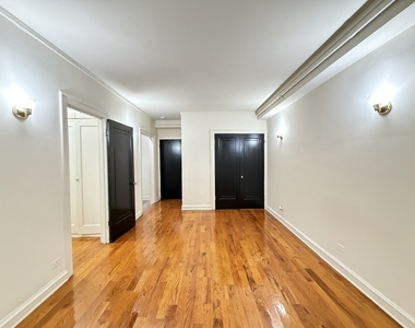 917 W Eastwood Avenue - Photo Thumbnail 6