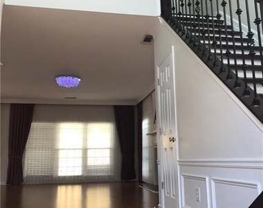 6135 Pattingham Drive - Photo Thumbnail 7