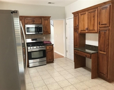 6135 Pattingham Drive - Photo Thumbnail 5