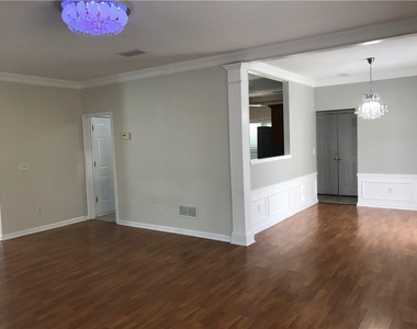 6135 Pattingham Drive - Photo Thumbnail 4