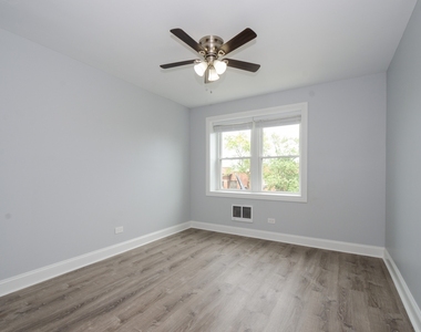 7710 N Sheridan Road - Photo Thumbnail 3