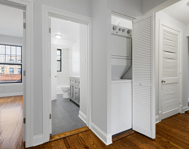 1638 W Jonquil Terrace - Photo Thumbnail 4