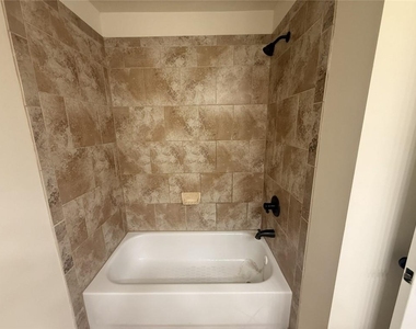 13276 Warrensville Cove - Photo Thumbnail 21