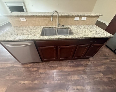 13276 Warrensville Cove - Photo Thumbnail 5