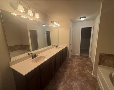 13276 Warrensville Cove - Photo Thumbnail 12