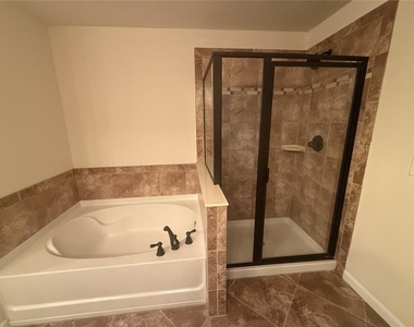 13276 Warrensville Cove - Photo Thumbnail 11