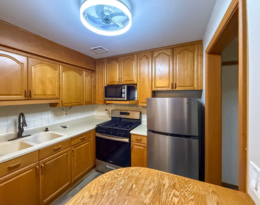 16w471 79th Street - Photo Thumbnail 4