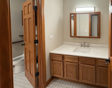 16w471 79th Street - Photo Thumbnail 7