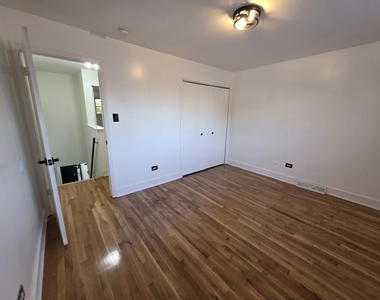8711 S Throop Street - Photo Thumbnail 7