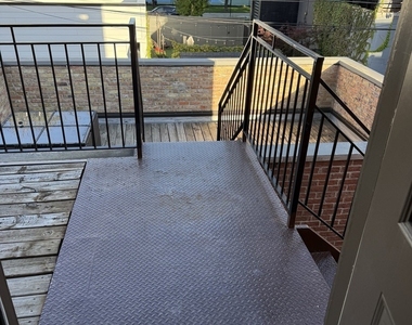 655 N Talman Avenue - Photo Thumbnail 6