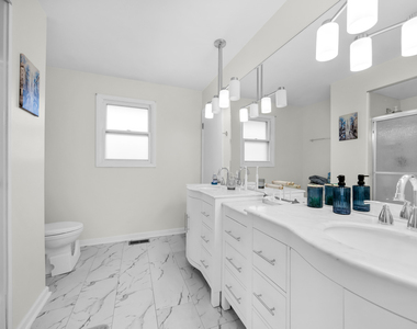 5911 W 125th Place - Photo Thumbnail 16