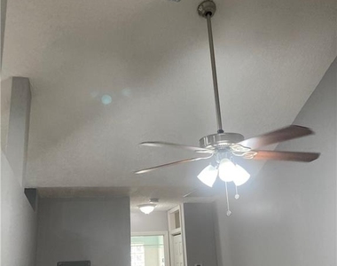 1115 Shelby Place Se - Photo Thumbnail 5