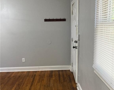 1115 Shelby Place Se - Photo Thumbnail 1