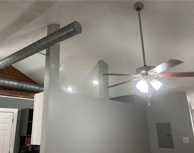 1115 Shelby Place Se - Photo Thumbnail 4