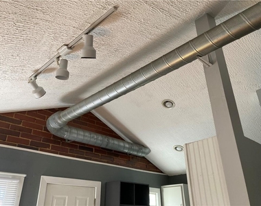 1115 Shelby Place Se - Photo Thumbnail 3