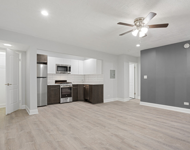 7606 N Eastlake Terrace - Photo Thumbnail 2