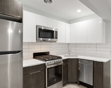 7606 N Eastlake Terrace - Photo Thumbnail 4