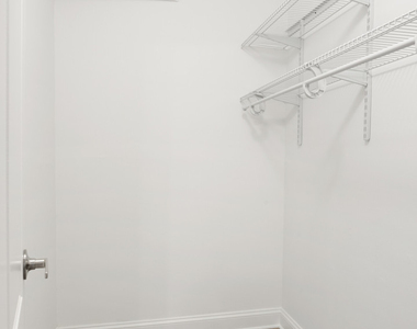 7606 N Eastlake Terrace - Photo Thumbnail 8