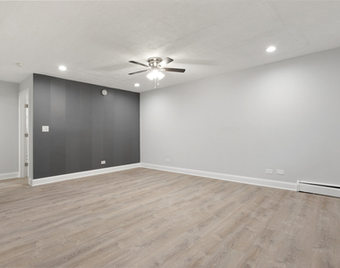 7606 N Eastlake Terrace - Photo Thumbnail 3