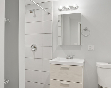 7606 N Eastlake Terrace - Photo Thumbnail 9