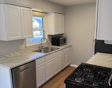 6101 Stonewall Avenue - Photo Thumbnail 7