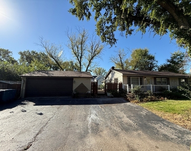 6101 Stonewall Avenue - Photo Thumbnail 2