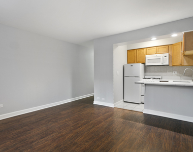 6758 N Sheridan Avenue - Photo Thumbnail 4