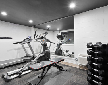 6758 N Sheridan Avenue - Photo Thumbnail 9