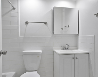 6758 N Sheridan Avenue - Photo Thumbnail 8