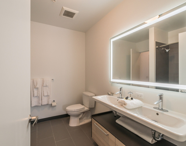 710 W Grand Avenue - Photo Thumbnail 5