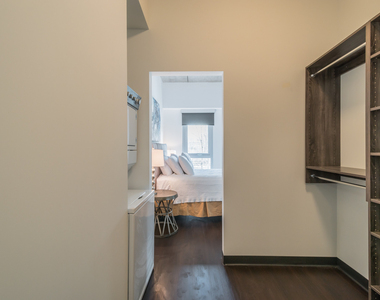 710 W Grand Avenue - Photo Thumbnail 6