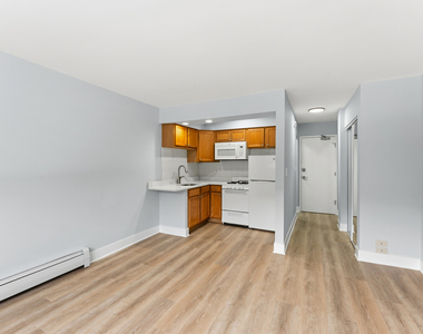 6758 N Sheridan Avenue - Photo Thumbnail 2
