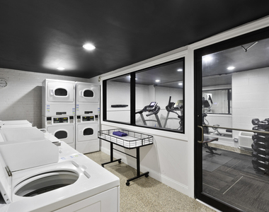 6758 N Sheridan Avenue - Photo Thumbnail 7