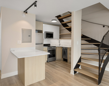 6166 N Sheridan Road - Photo Thumbnail 4
