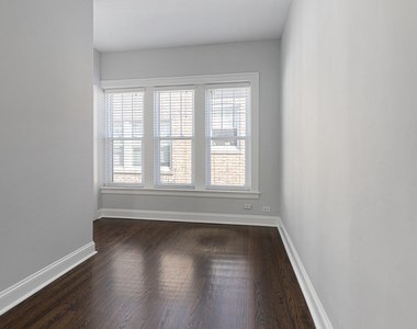 1104 W Glenlake Avenue - Photo Thumbnail 4