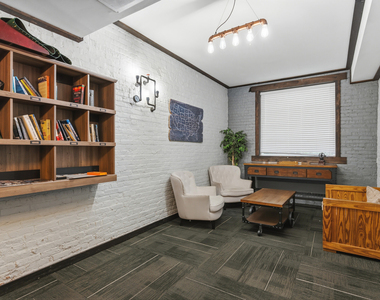 1104 W Glenlake Avenue - Photo Thumbnail 10