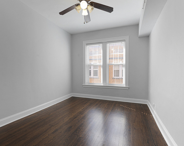 1104 W Glenlake Avenue - Photo Thumbnail 5