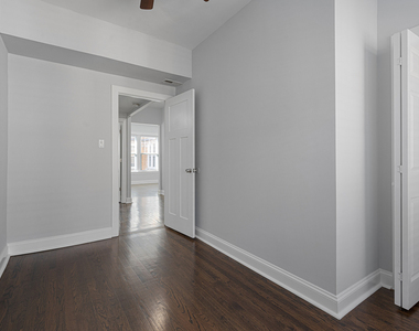 1104 W Glenlake Avenue - Photo Thumbnail 7