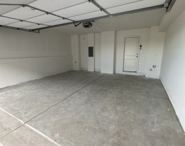 870 Briar Glen Court - Photo Thumbnail 16