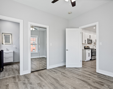 1067 W Glenlake Avenue - Photo Thumbnail 4