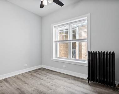 1067 W Glenlake Avenue - Photo Thumbnail 6