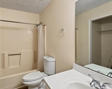 152 Village Drive - Photo Thumbnail 11