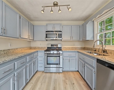 152 Village Drive - Photo Thumbnail 6